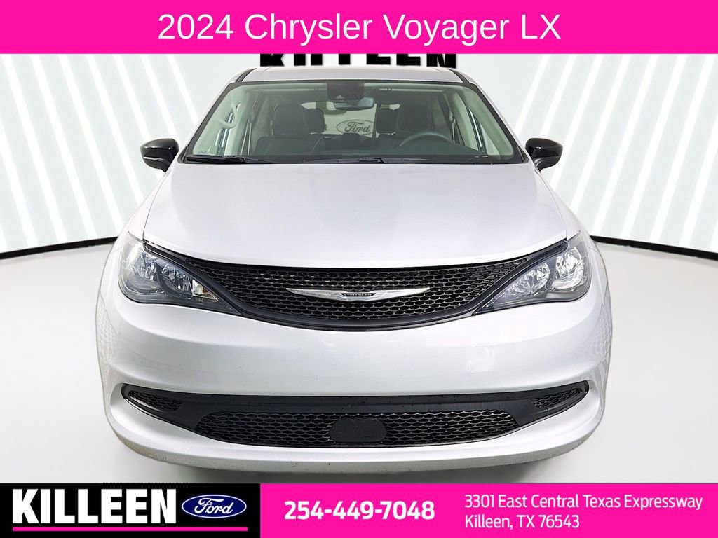 Used 2024 Chrysler Voyager LX image 2