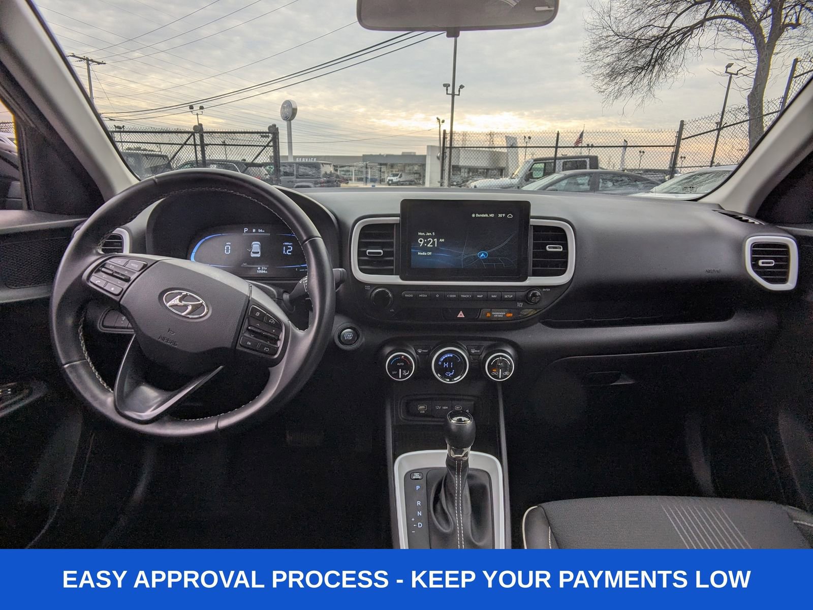Used 2024 Hyundai Venue Limited image 19