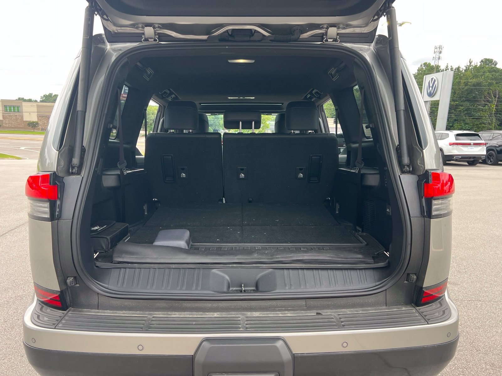Used 2025 Lexus GX 550 w/ Accessory Package (2T) AWD/4WD image 34