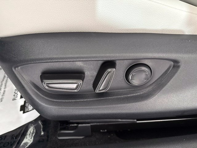Used 2026 Toyota Camry XLE AWD/4WD image 19