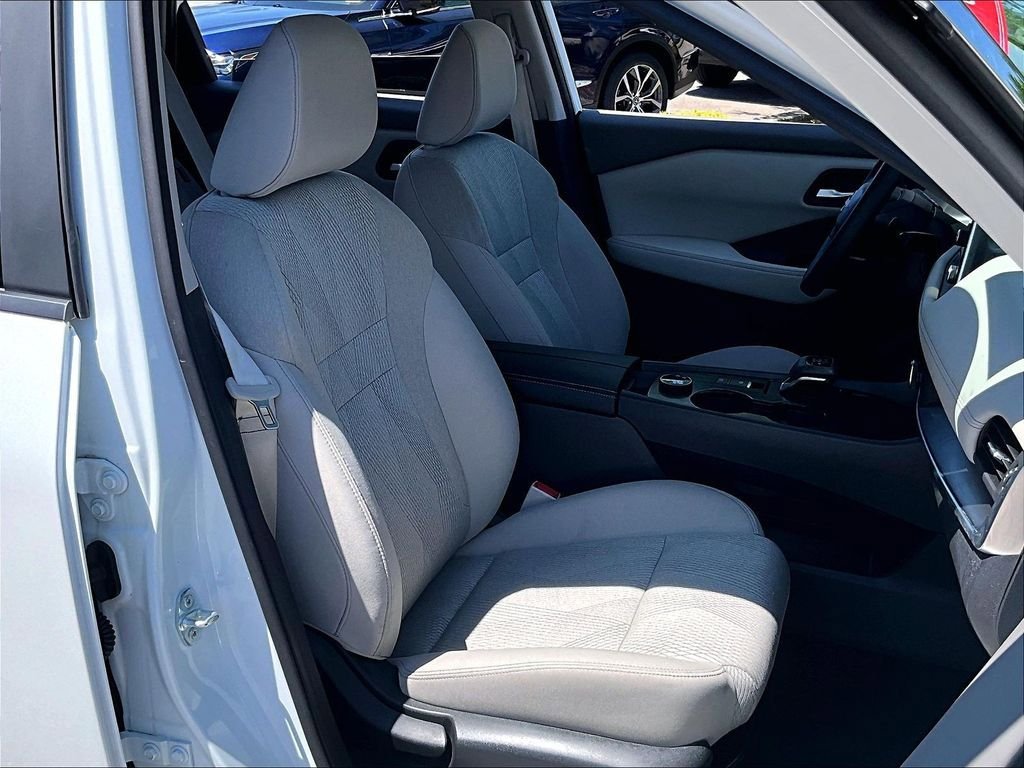 Used 2025 Nissan Rogue SV AWD/4WD image 11