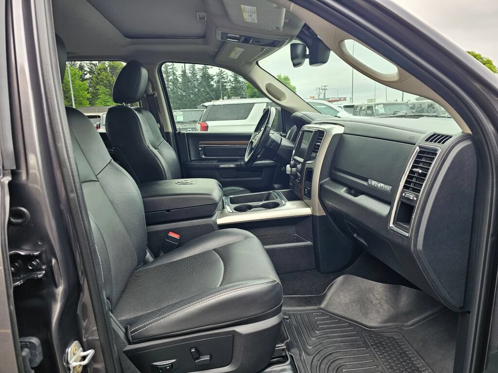Used 2017 RAM 1500 Laramie w/ Convenience Group AWD/4WD image 10