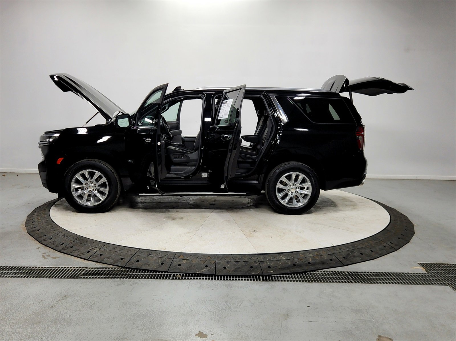 Used 2024 Chevrolet Tahoe Premier image 11