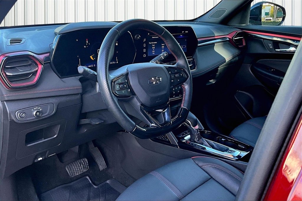 Used 2024 Chevrolet TrailBlazer RS w/ Driver Confidence Package image 4