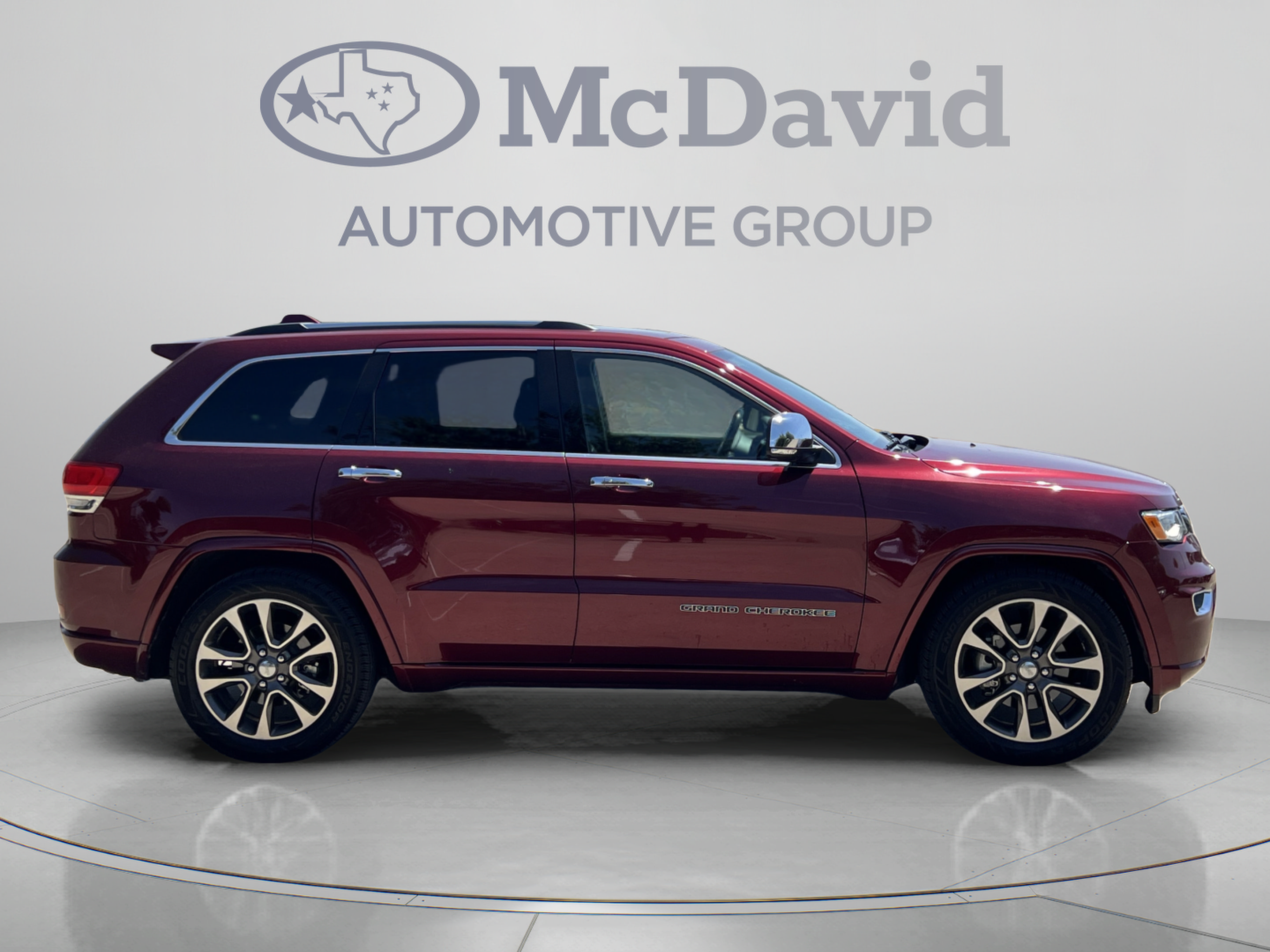 Used 2018 Jeep Grand Cherokee Overland AWD/4WD image 8