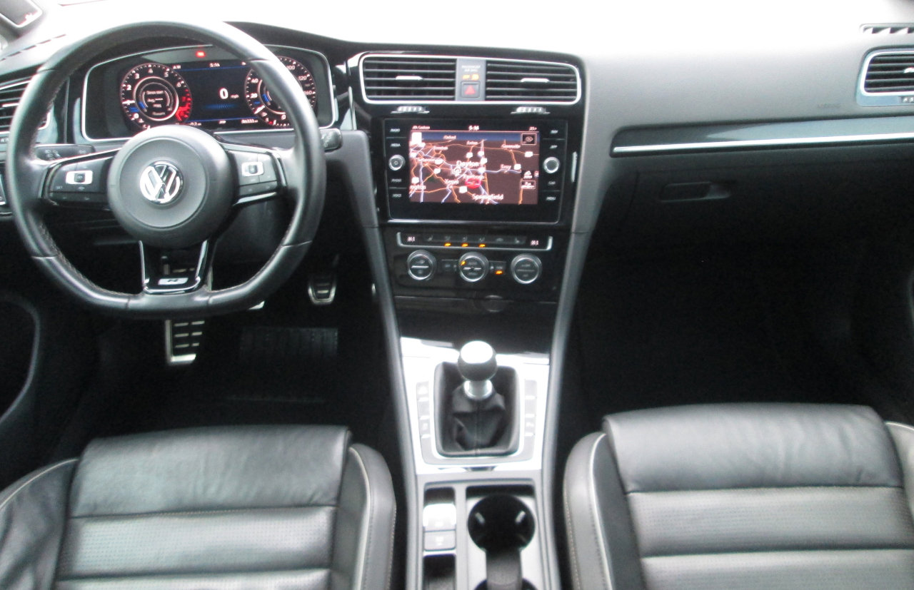 Used 2019 Volkswagen Golf R 4-Door image 9