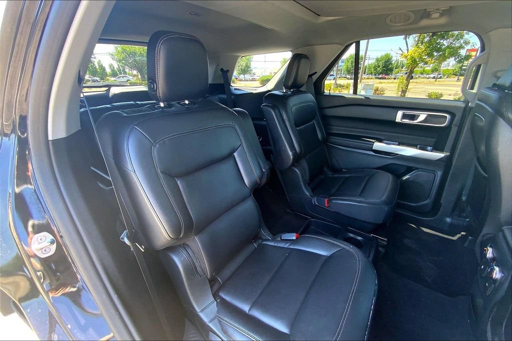 Used 2020 Ford Explorer XLT w/ Equipment Group 202A AWD/4WD image 21