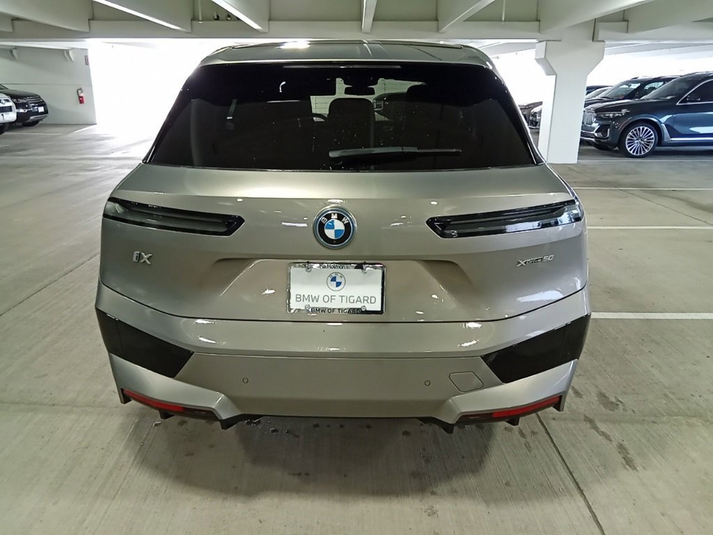 Used 2023 BMW iX xDrive50 w/ Premium Package image 8
