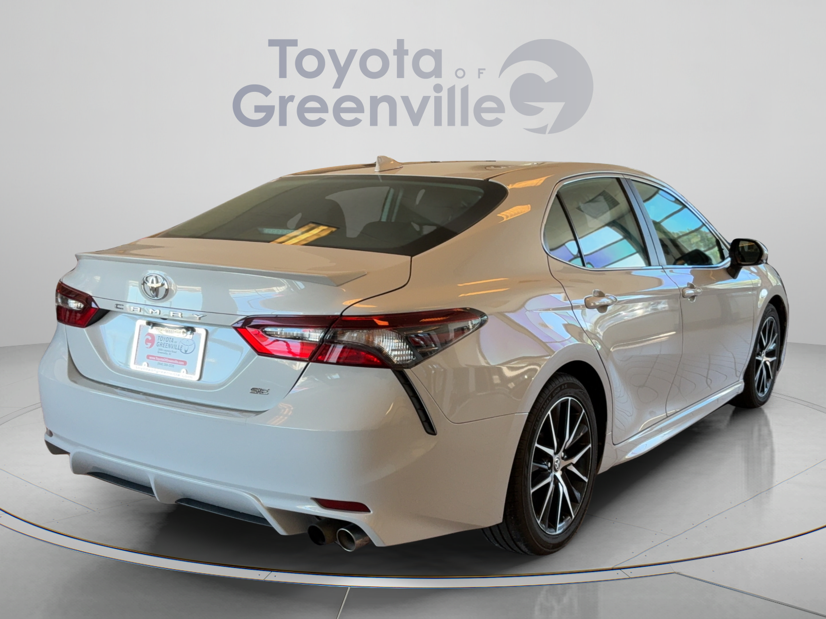 Used 2022 Toyota Camry SE w/ Audio Upgrade Package FWD image 6