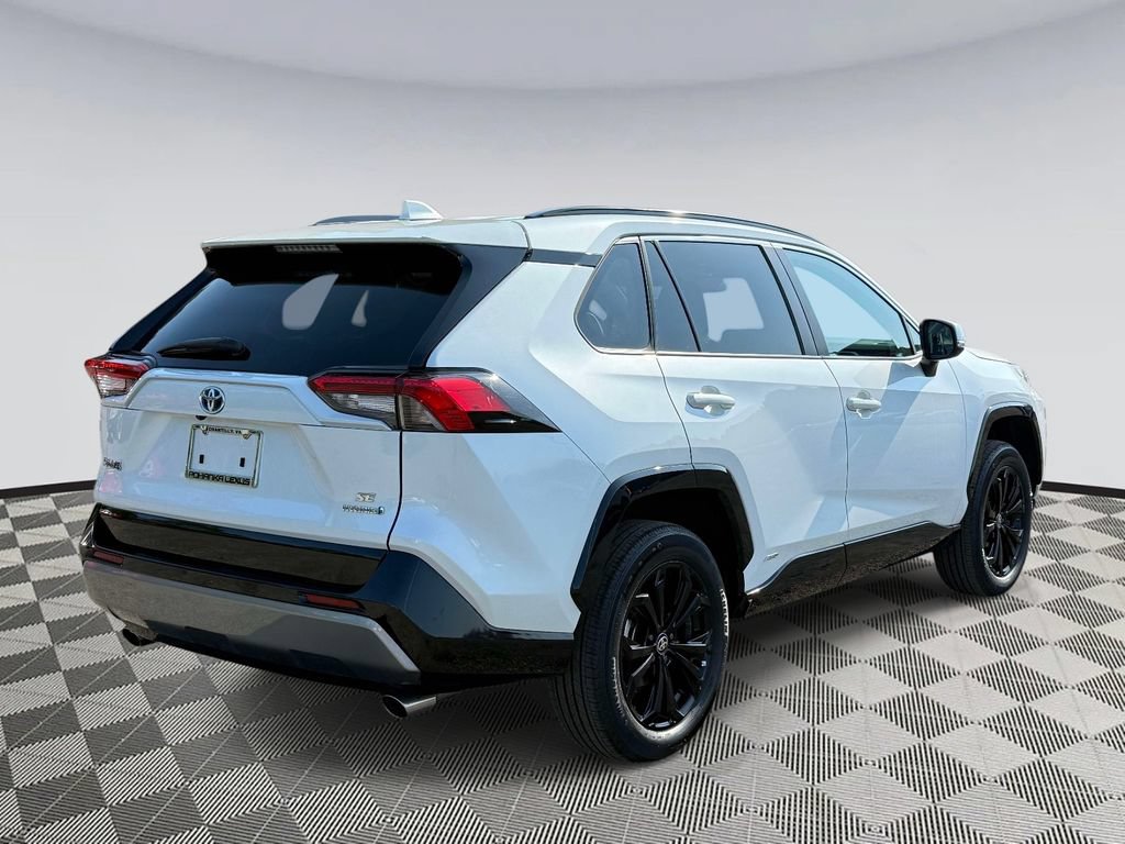 Used 2024 Toyota RAV4 SE w/ Convenience Package AWD/4WD image 2