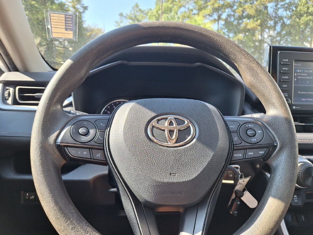 Used 2021 Toyota RAV4 LE FWD image 14