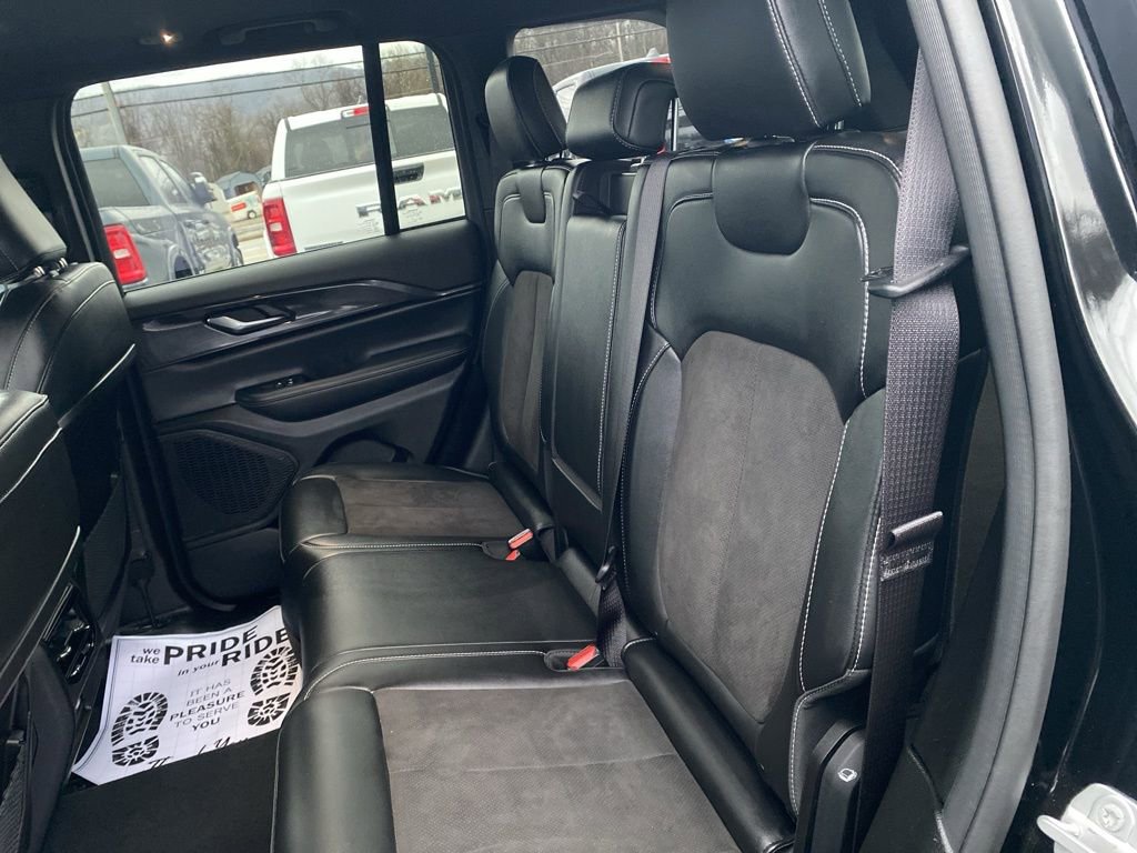 Used 2023 Jeep Grand Cherokee Altitude image 14