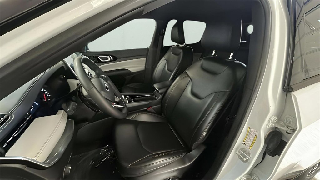 Used 2024 Jeep Compass Limited image 15