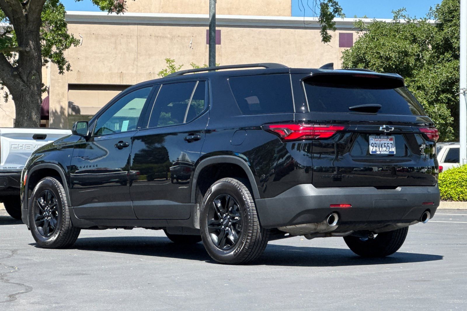 Used 2022 Chevrolet Traverse LS w/ Midnight/Sport Edition image 5