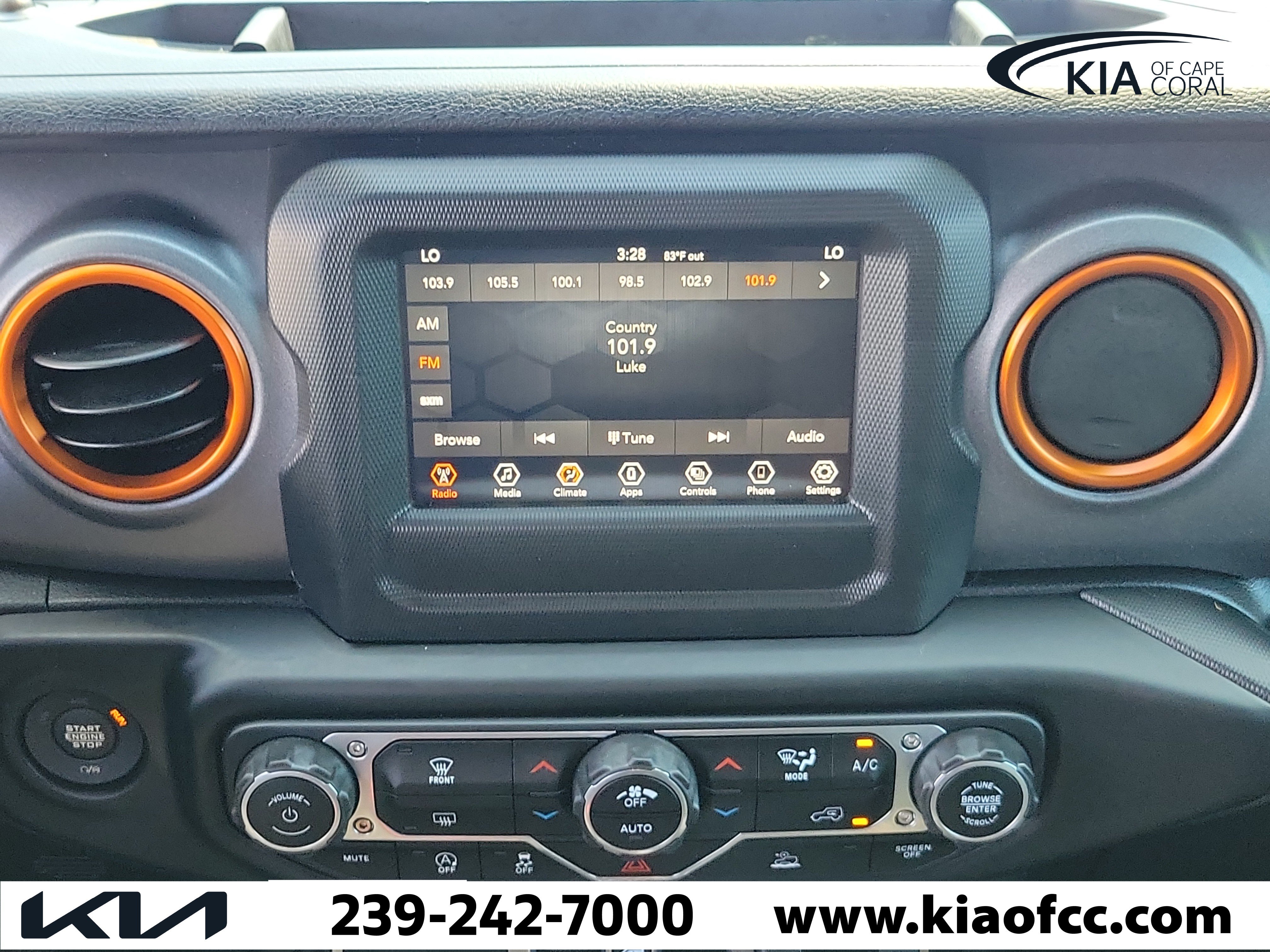 Used 2021 Jeep Gladiator Mojave w/ Trailer Tow Package AWD/4WD image 17