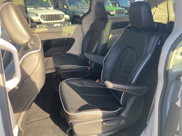 Used 2022 Chrysler Pacifica Limited image 14