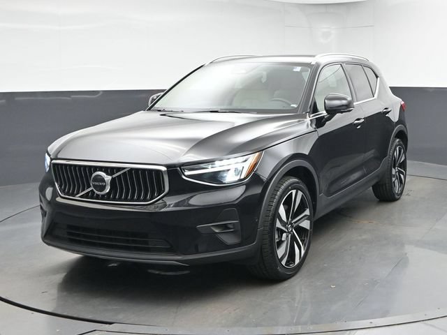 Used 2023 Volvo XC40 B5 Ultimate w/ Protection Package Premier AWD/4WD image 3