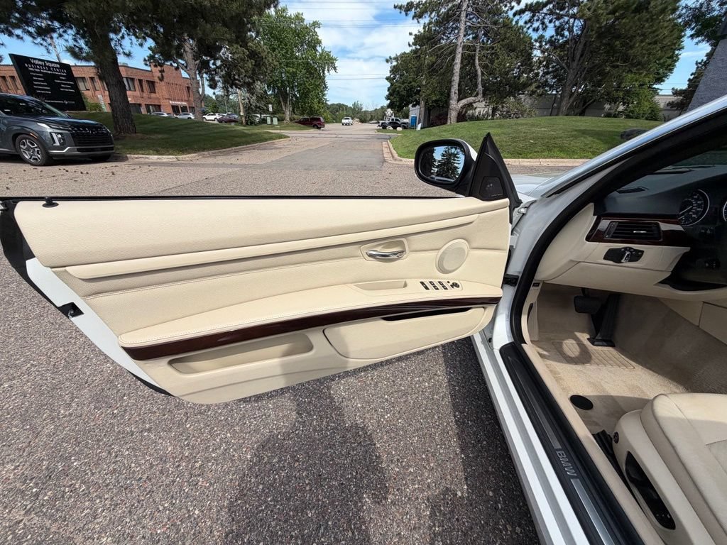 Used 2012 BMW 328i Convertible RWD image 27