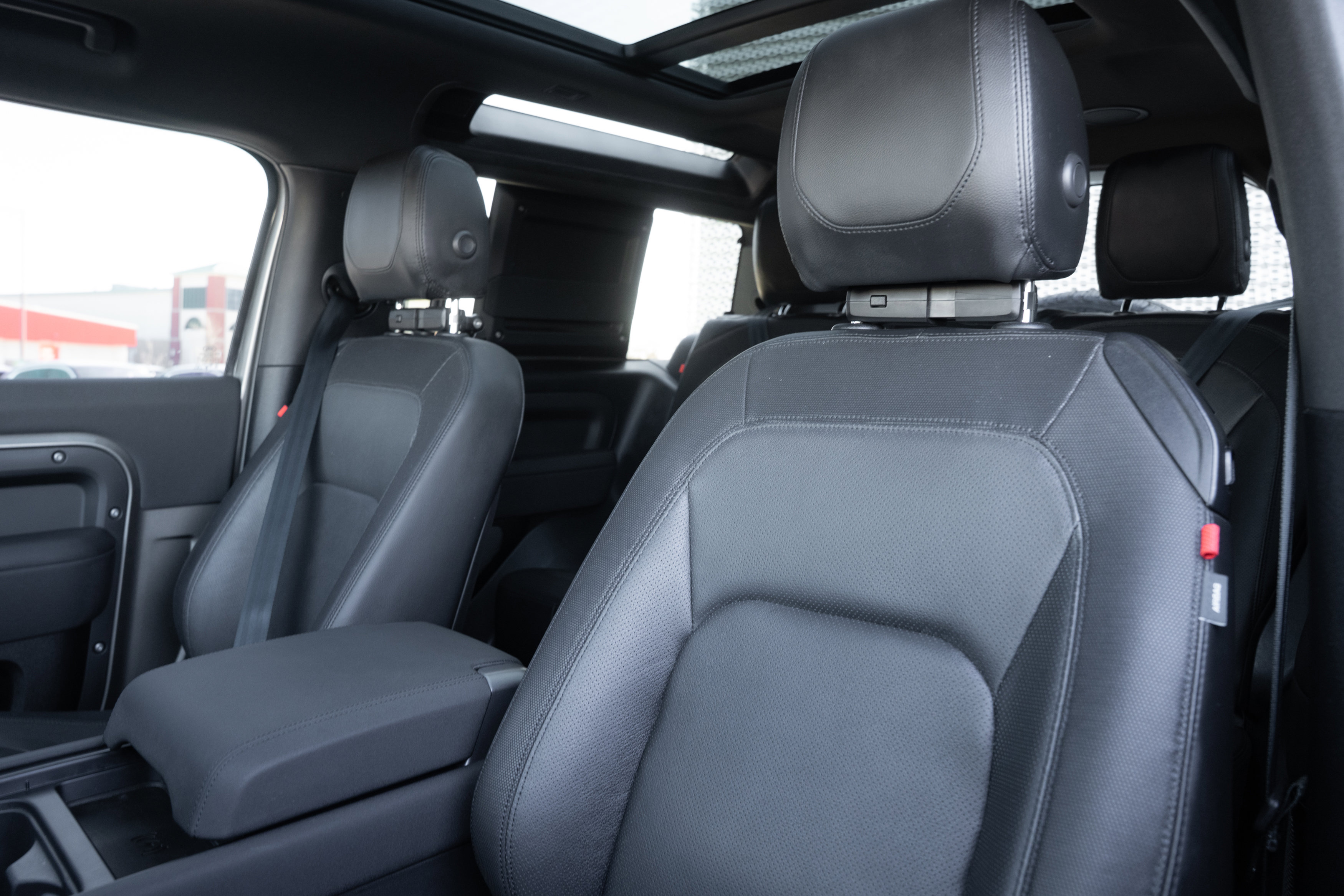 Used 2023 Land Rover Defender 90 X-Dynamic SE image 23