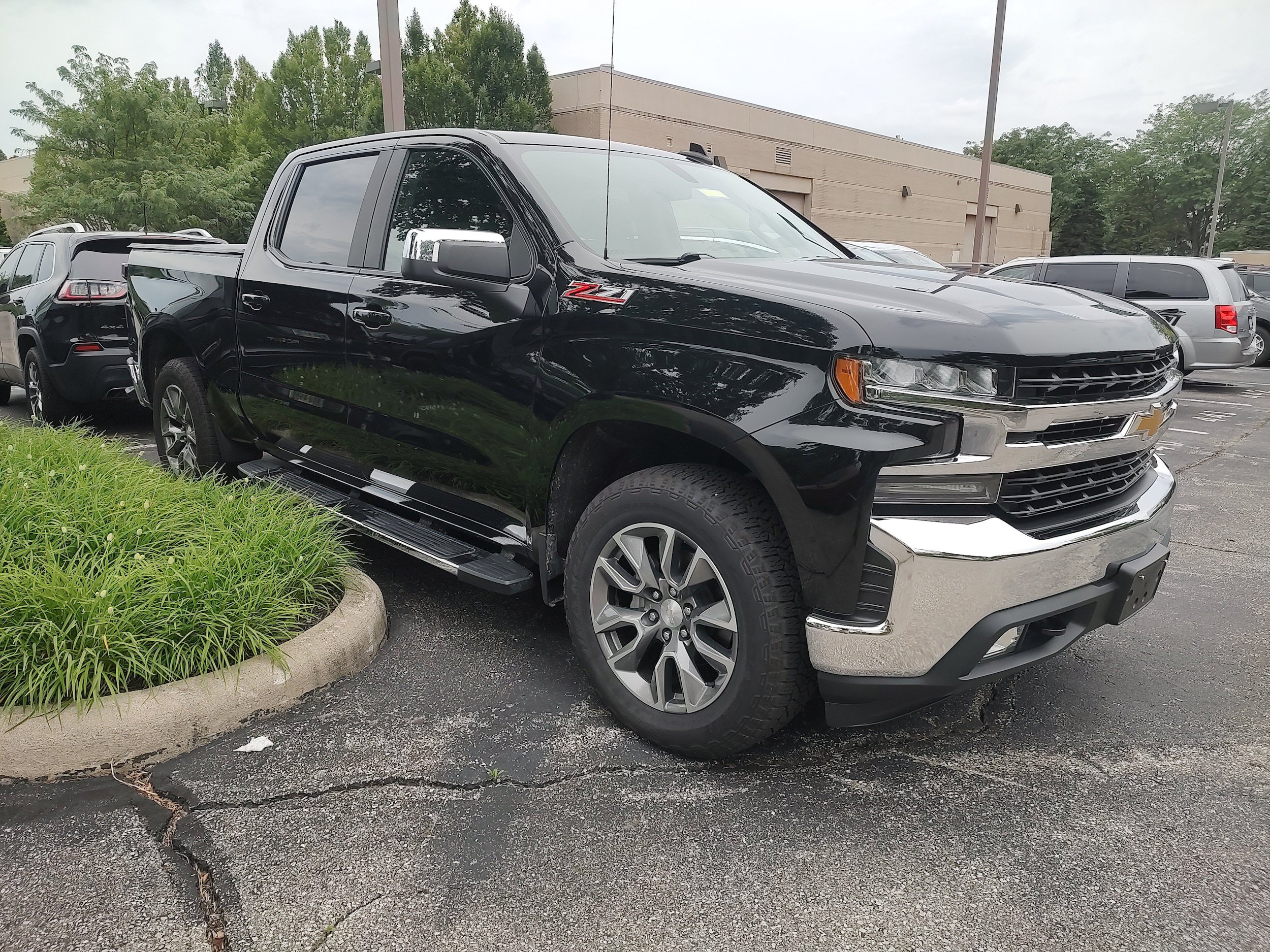 Used 2019 Chevrolet Silverado 1500 LT w/ All-Star Edition AWD/4WD image 4