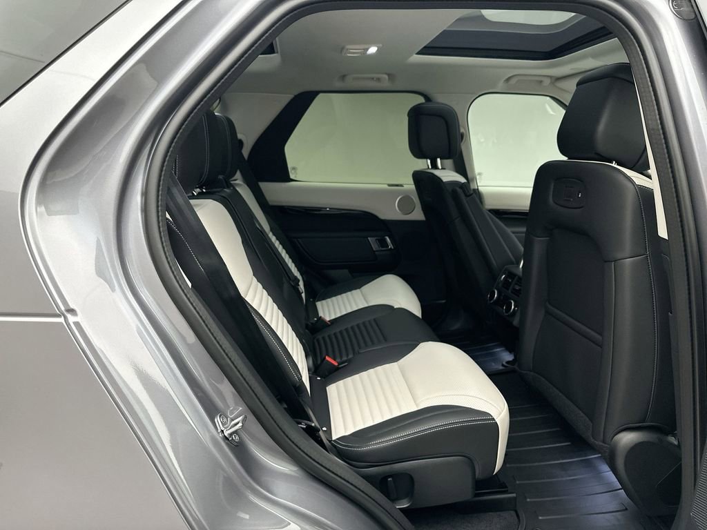 Certified 2025 Land Rover Discovery S AWD/4WD image 4