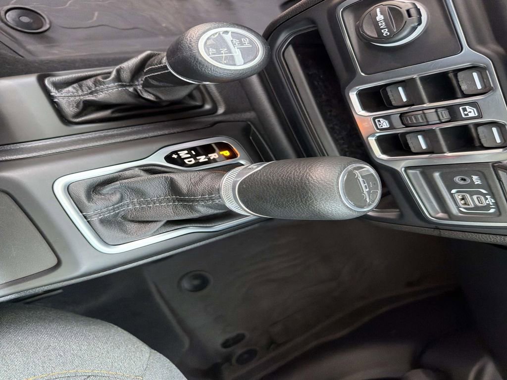 Used 2025 Jeep Gladiator Sport image 31