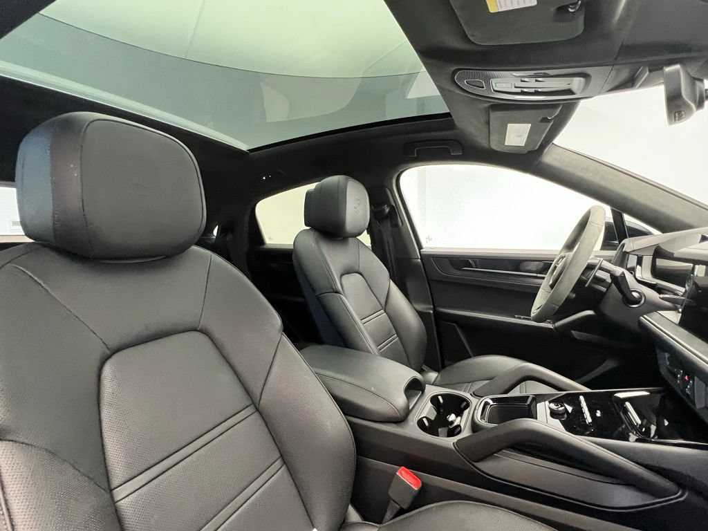 Certified 2025 Porsche Cayenne GTS AWD/4WD image 18