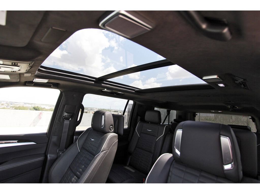 New 2026 Cadillac Escalade ESV Platinum Sport w/ LPO, ONYX Package AWD/4WD image 22