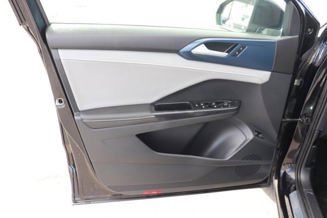 Used 2024 Volkswagen Taos SE image 9