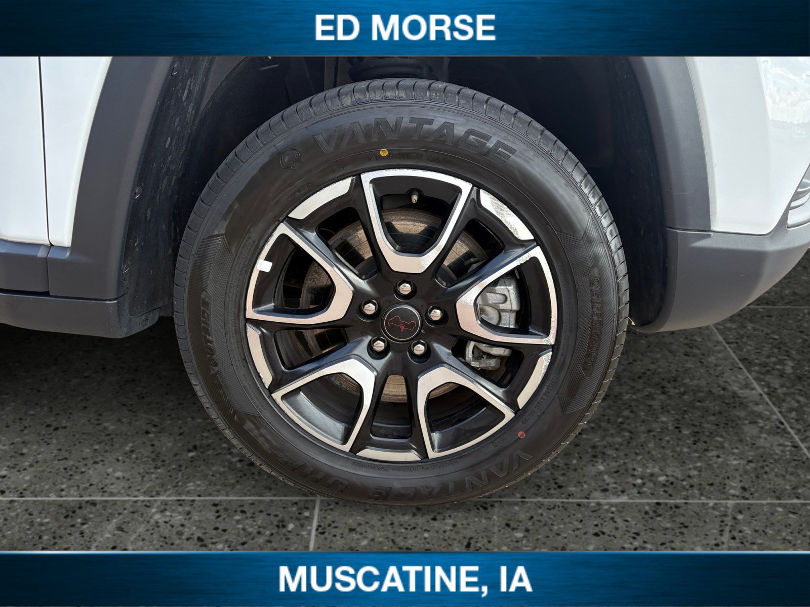 Used 2025 Jeep Compass Trailhawk AWD/4WD image 12