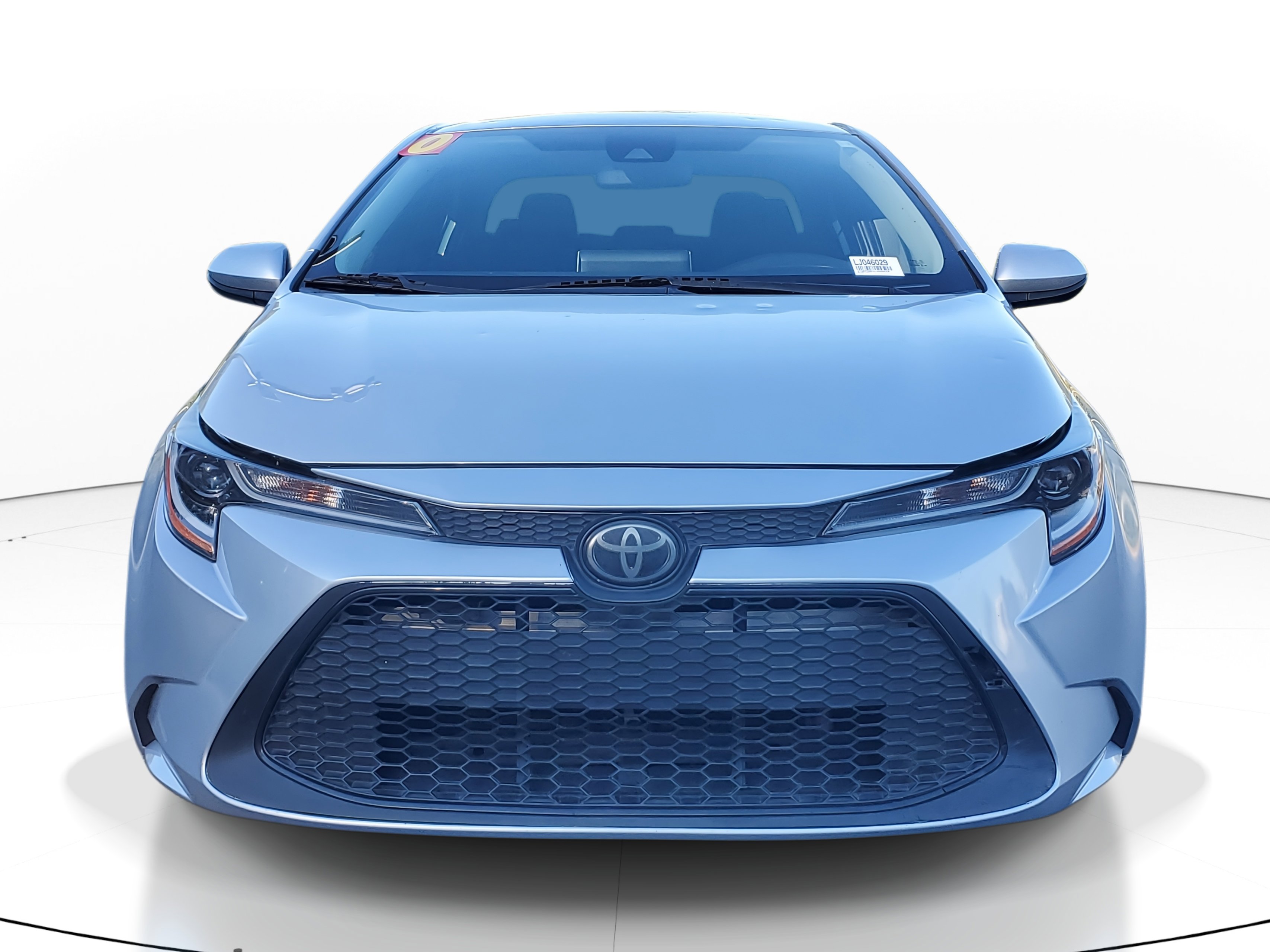 Used 2020 Toyota Corolla LE image 2