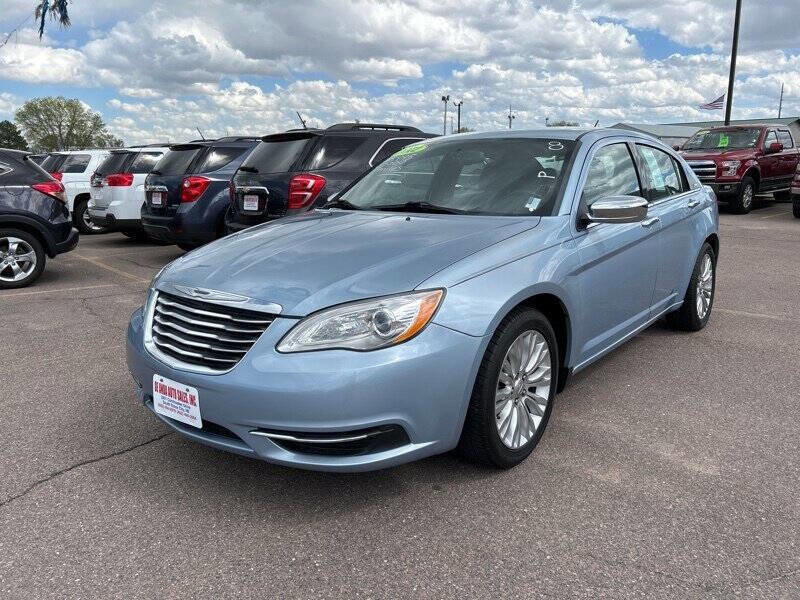 Used 2012 Chrysler 200 Limited FWD image 1