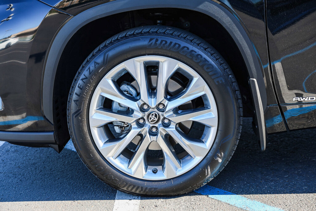 Certified 2025 Toyota Highlander Limited image 31