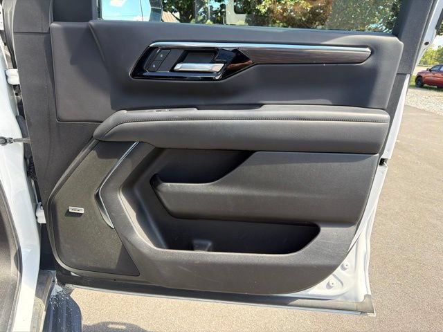Used 2025 Chevrolet Tahoe LT w/ Comfort Package AWD/4WD image 11