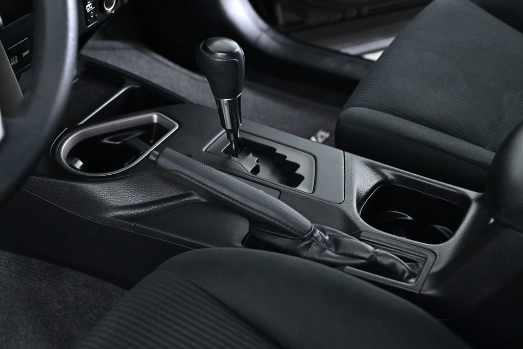 Used 2016 Toyota RAV4 LE image 18