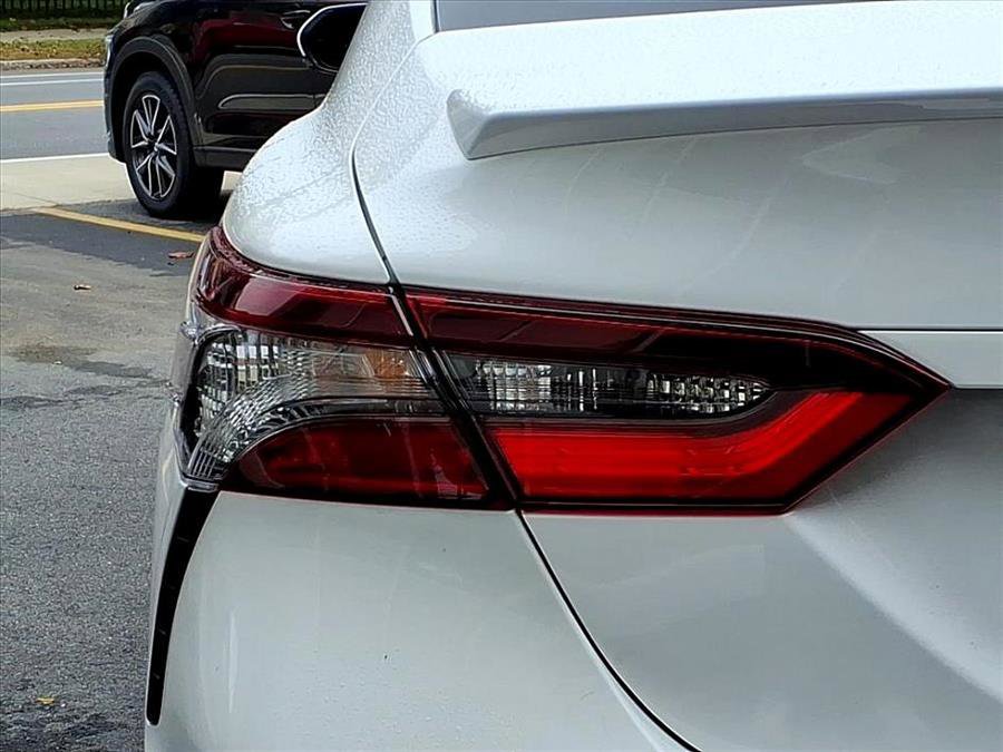 Used 2023 Toyota Camry SE image 10