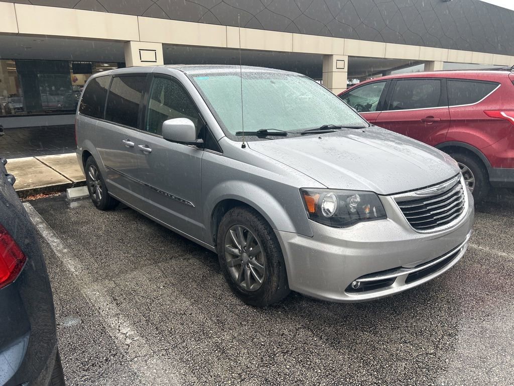Used 2015 Chrysler Town & Country S FWD image 2