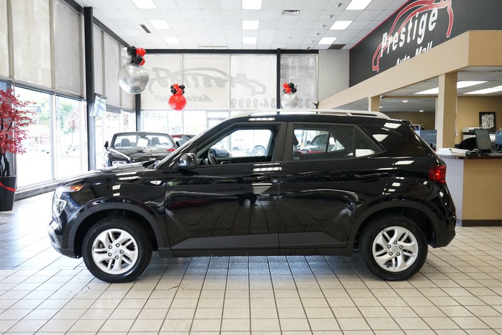 Used 2020 Hyundai Venue SEL FWD image 3