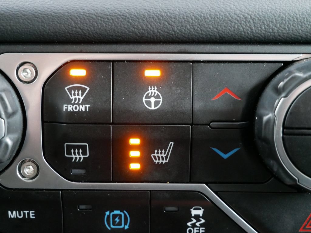 Used 2024 Jeep Wrangler Unlimited Sahara AWD/4WD image 21