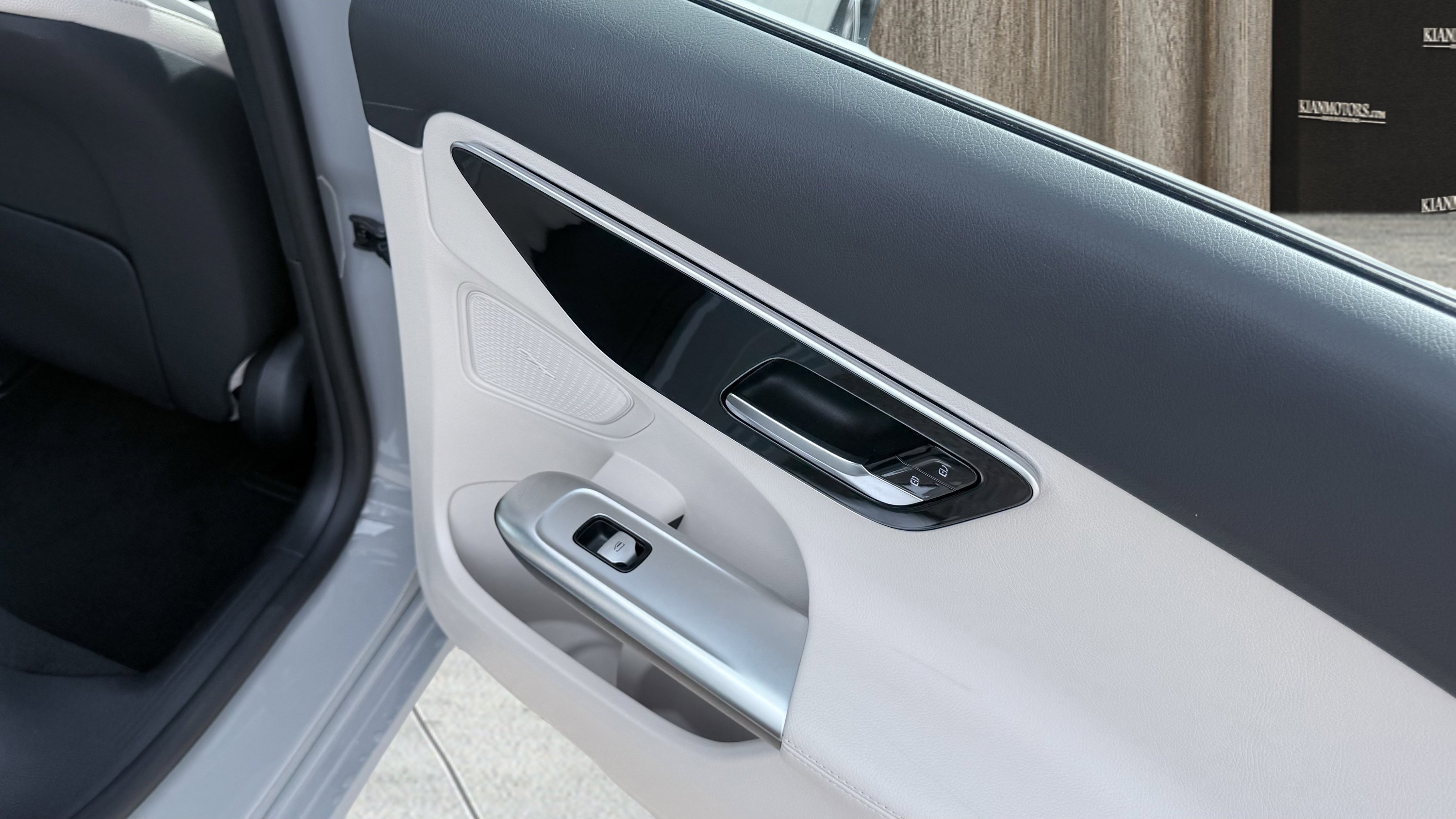 Used 2025 Mercedes-Benz C 300 Sedan image 38