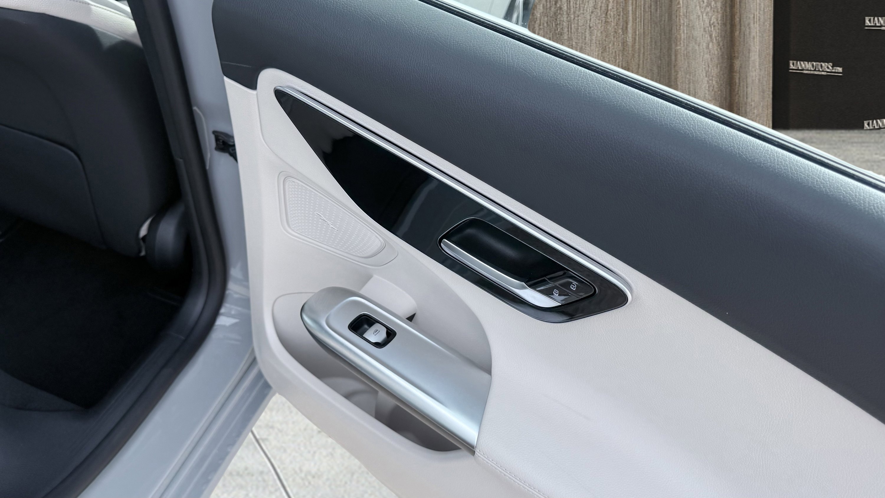 Used 2025 Mercedes-Benz C 300 Sedan image 38