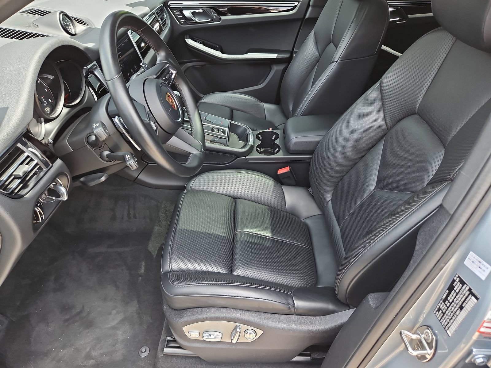 Used 2024 Porsche Macan AWD/4WD image 12