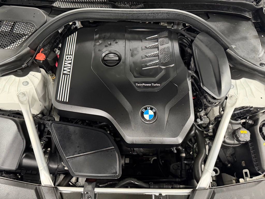 Used 2021 BMW 530i xDrive w/ Premium Package image 11