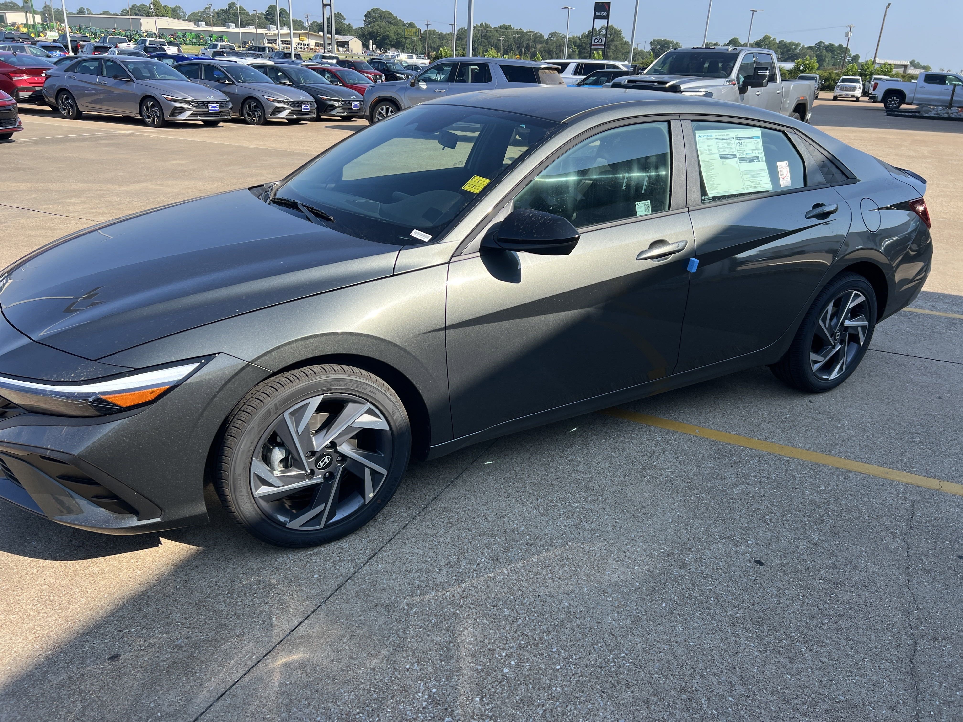 Used 2025 Hyundai Elantra Sport image 1