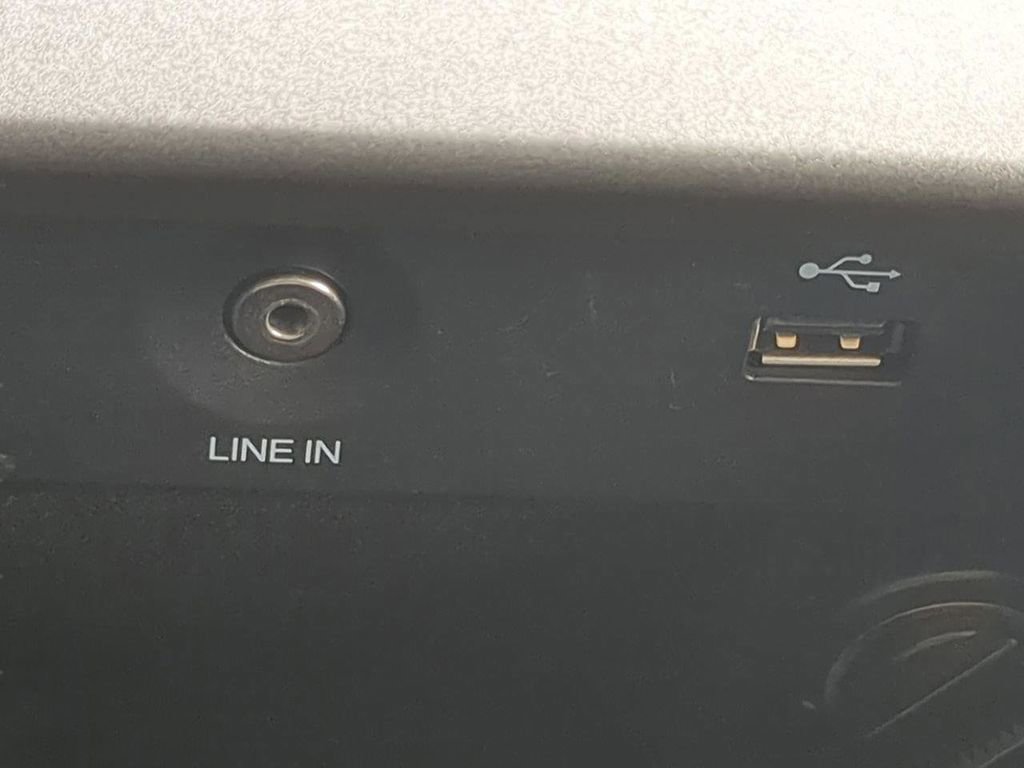 Used 2017 Ford Taurus SEL image 17