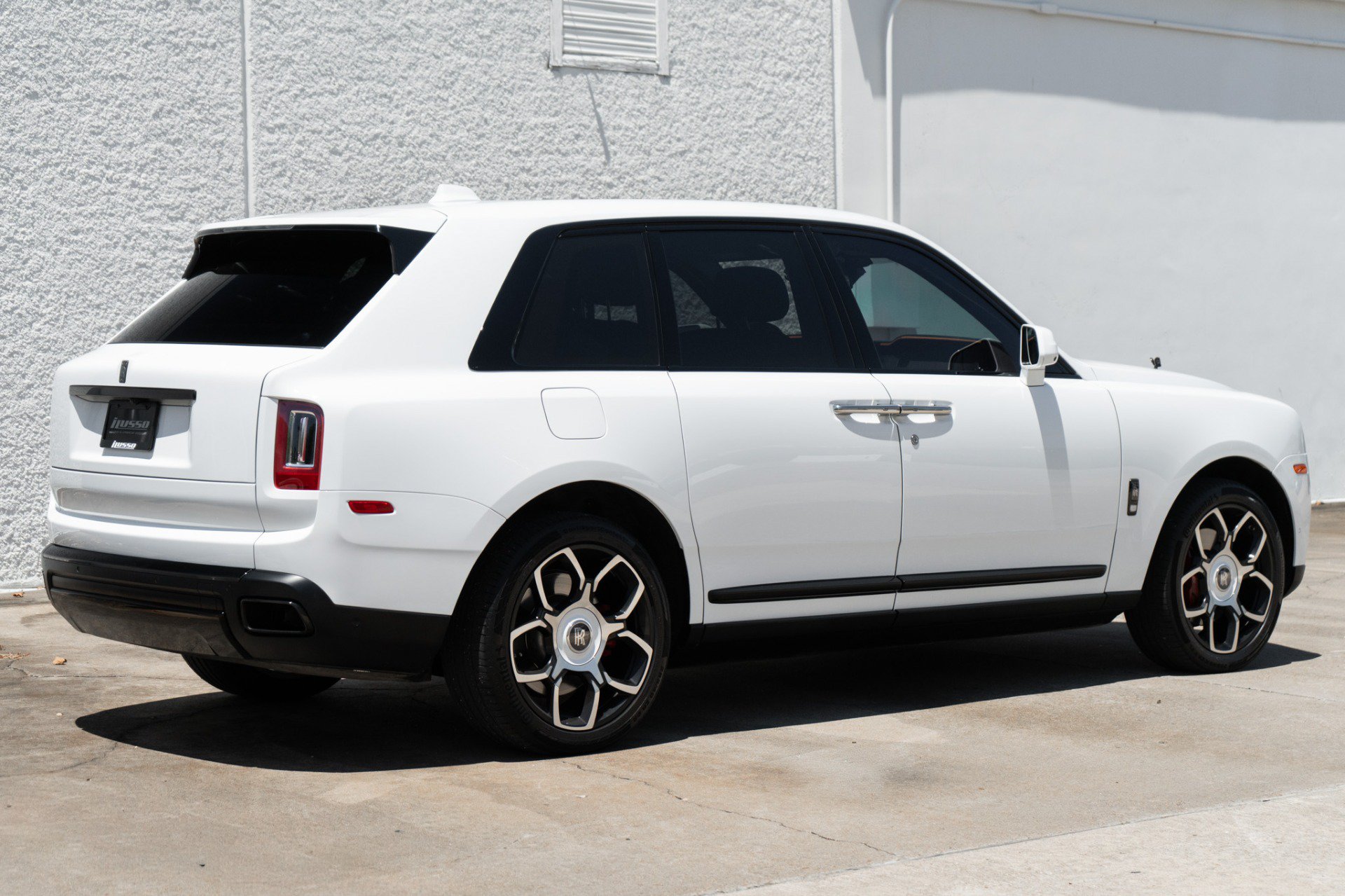 Used 2022 Rolls-Royce Cullinan Black Badge w/ Dark Exterior Package AWD/4WD image 8