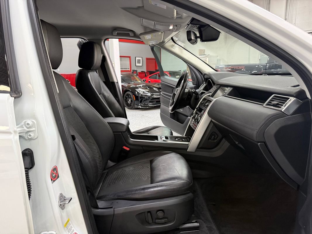 Used 2018 Land Rover Discovery Sport SE image 19
