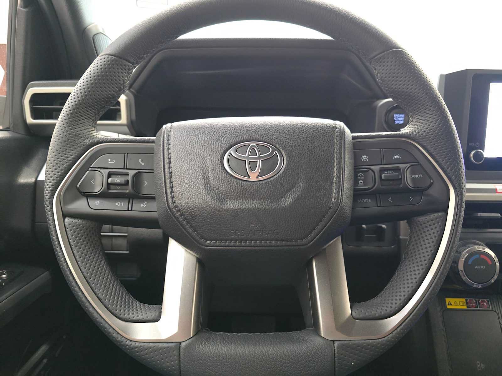 Certified 2025 Toyota Tacoma SR5 AWD/4WD image 11