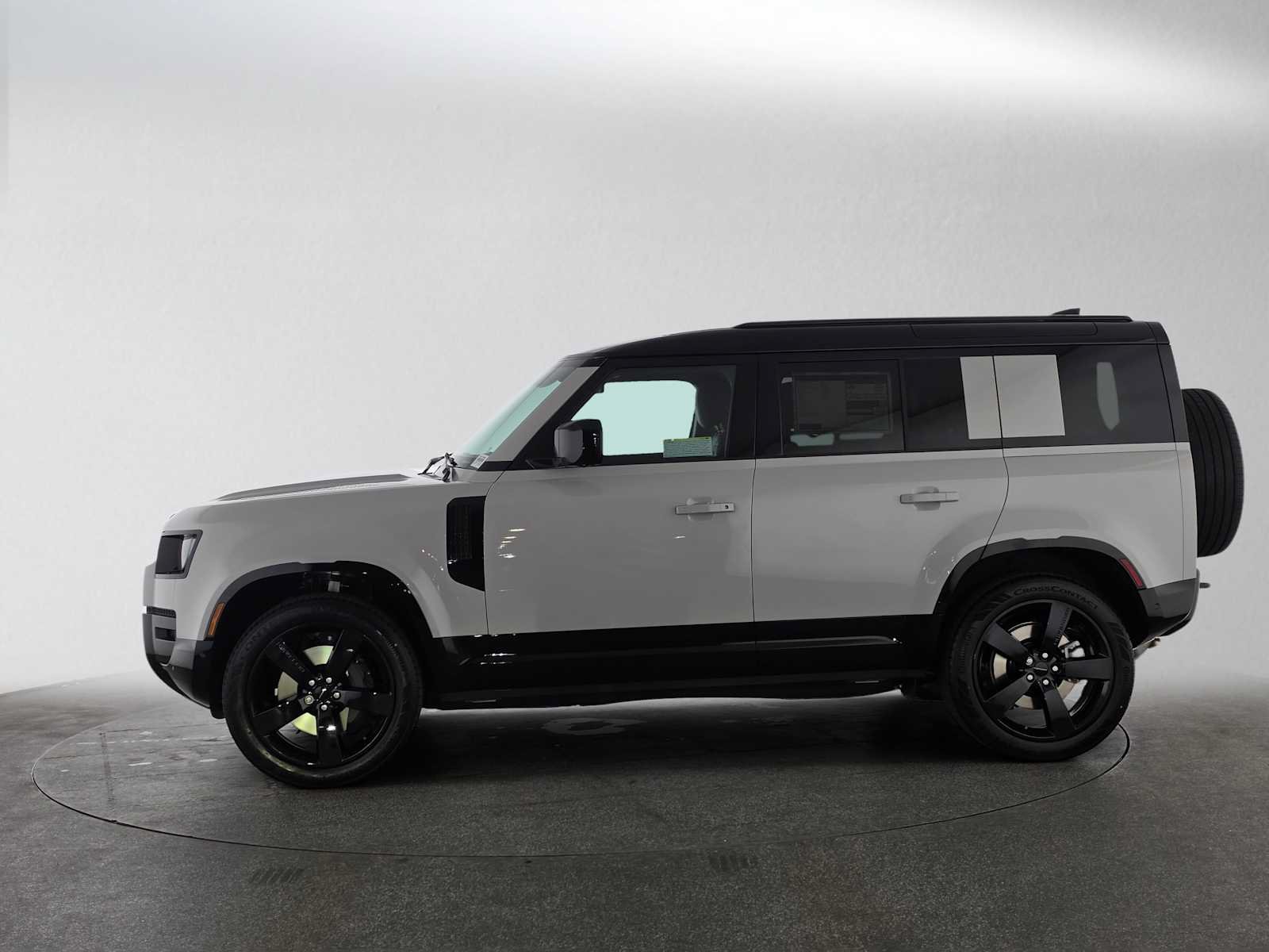 New 2026 Land Rover Defender 110 X-Dynamic SE AWD/4WD image 2