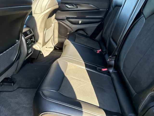 Used 2025 Jeep Grand Cherokee Altitude image 16